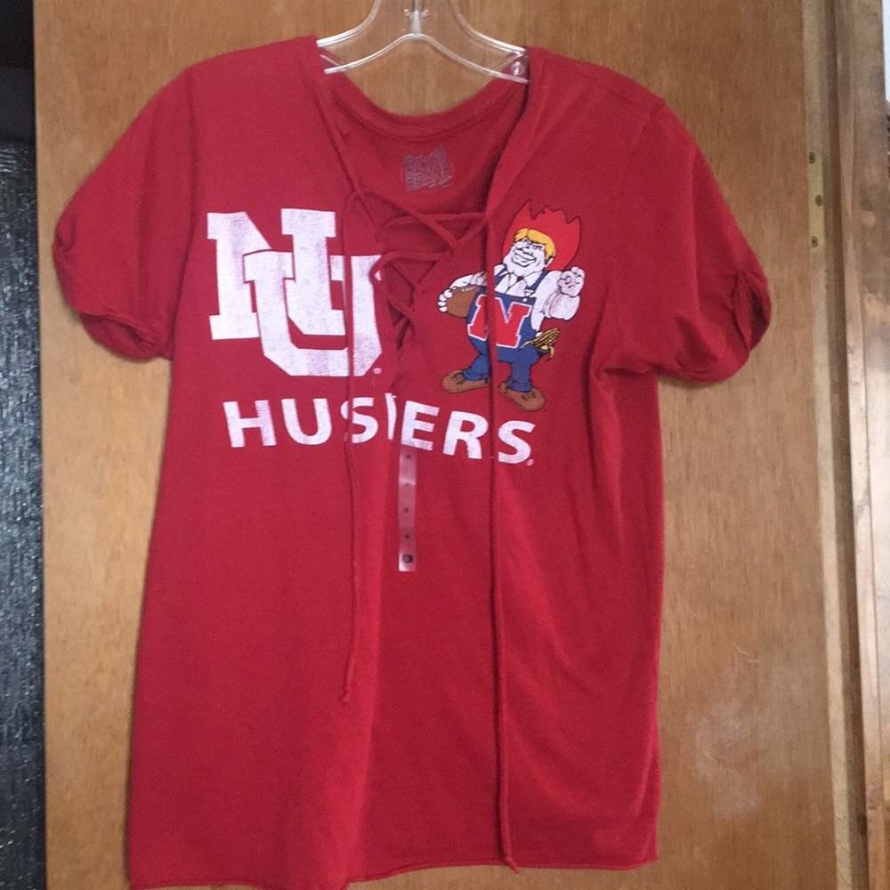 Husker tee